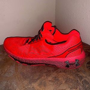 Under Armour HOVR Machina. Size 13. Dark orange.